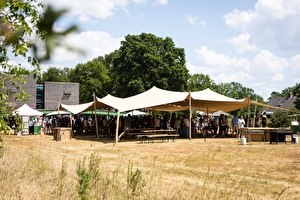 Stretchtent in de tuin