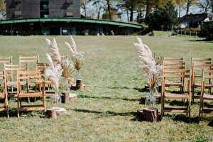 Kleine ceremonie opstelling buiten