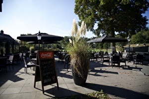 Zomer op het terras bij Bosrestaurant Overberg